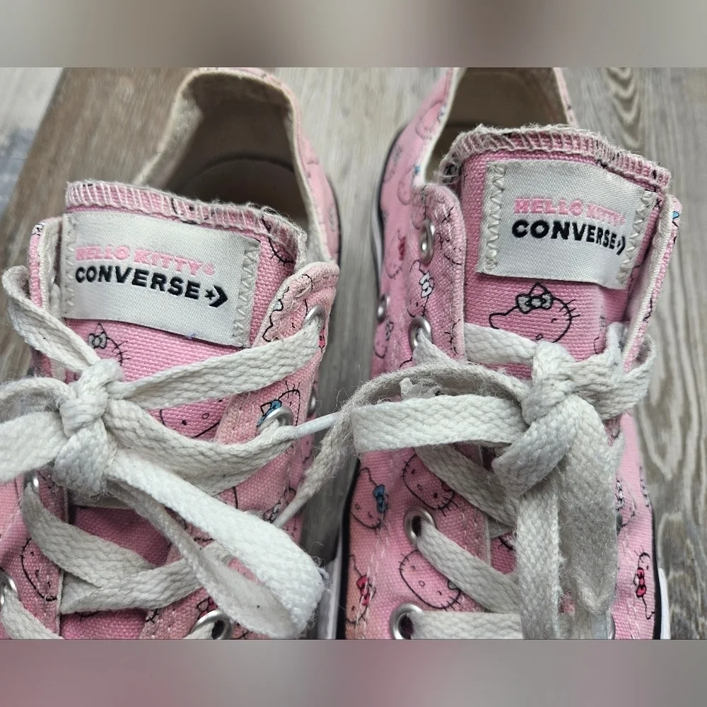 Converse x Hello Kitty Sanrio Low Sneakers Girls Youth 2 Pink + White